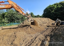 과수화상병 발생으로 매몰 작업이 한창인 원주의 배밭