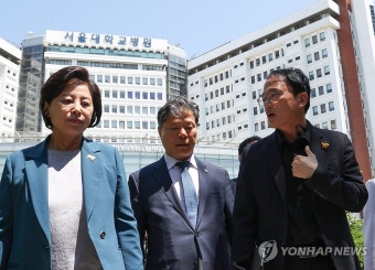 간담회장으로 이동하는 국회 복지위 의원들