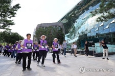 부림빌딩으로 향하는 이태원 참사 유가족