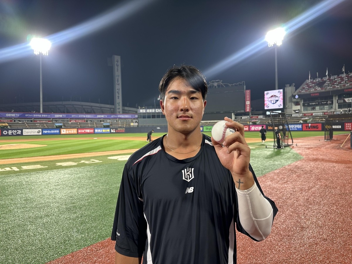 KT Wiz 신인 안현민, 프로야구 타율·출루율·장타율 1위에 올라 OPS 1.118로 주목