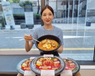 슈퍼 라지킹 비빔면·세숫대야 냉면…여름 먹거리도 거거익선