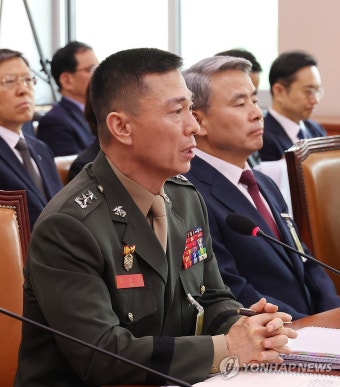 질의에 답변하는 임성근 전 해병대 1사단장