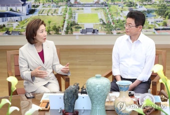 나경원 의원, 경북도청 찾아 이철우 도지사와 면담