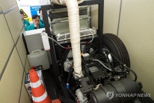 KT 부산통신센터 찾은 강도현 제2차관