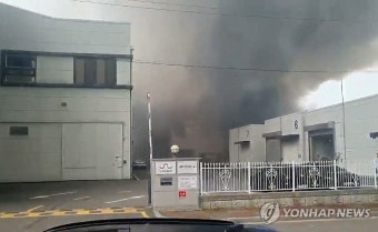 화성 일차전지 제조 공장서 치솟는 연기