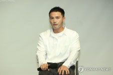 질문 듣는 마이크로닷