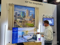 삼성전자, 하이텍 2024서 에어플레이 탑재 호텔 TV 공개