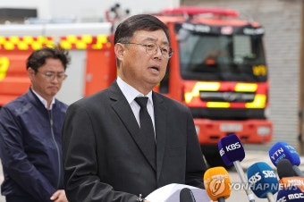 공식 사과문 낭독하는 박순관 에스코넥 대표