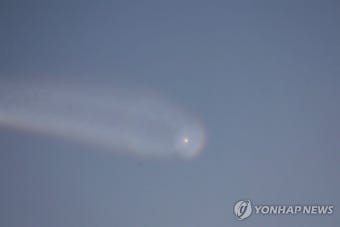 동해로 시험발사한 북한의 탄도미사일 추정 물체