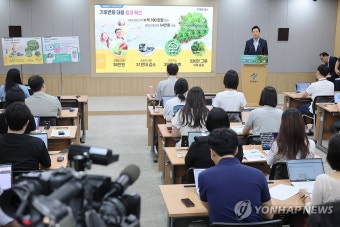 기후동행카드 본사업 시행 기자회견 하는 오세훈 서울시장