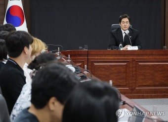 북한인권홍보대사 위촉 소감 밝히는 유지태