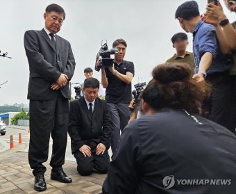 유족 찾아 사죄하는 박순관 에스코넥 대표