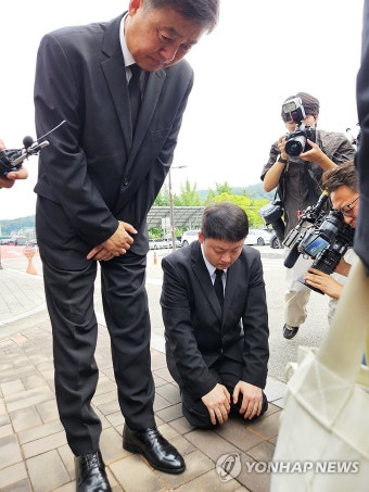 유족 찾아 사죄하는 박순관 에스코넥 대표