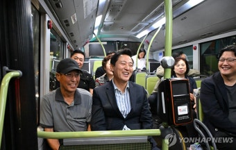 오세훈 시장, 새벽동행 자율주행버스 탑승