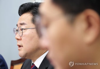 최고위원회의서 발언하는 박찬대 당대표 직무대행 겸 원내대표