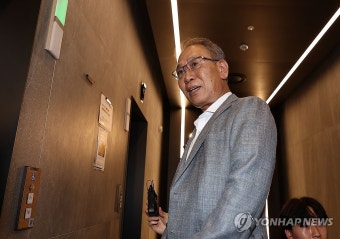 '올특위' 2차 회의 참석하는 임정혁 공동위원장