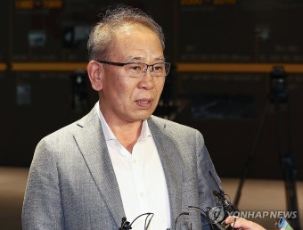 취재진 질문 답하는 임정혁 올특위 공동위원장