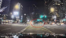 차량 블랙박스에 기록된 서울시청역 인근 대형 교통사고 상황