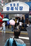 취재진 대기 중인 영등포병원 장례식장 앞