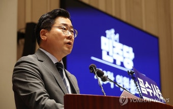 의원총회서 발언하는 박찬대 당대표 직무대행 겸 원내대표