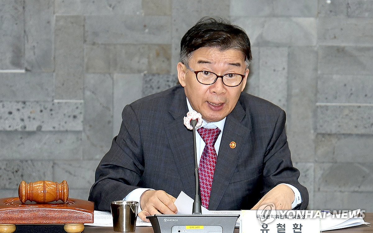 유철환 국민권익위원장, 정무위 출석하며 국민의힘 발언 경청하여 국민의 권익 보호 의지 강조