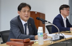 발언하는 김태규 부위원장