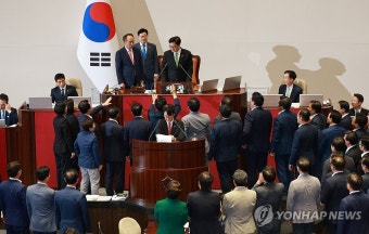 김건희 특검법과 채상병 특검법, 지역화폐법 처리 논란에 우르르하는 국회...혼돈 속에 대치 상황 번지나.