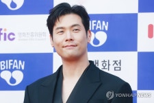 최다니엘, 흐뭇한 미소