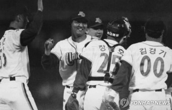 '인천야구 전설' 김동기·김경기·정민태, 올스타전 시구