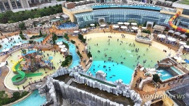 피서객으로 붐비는 신화월드 워터파크