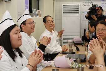 한덕수 총리, 청년 상생 일터 방문