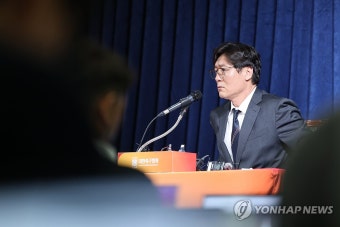 대한축구협회의 홍명보 감독 선임 관련 브리핑하는 이임생