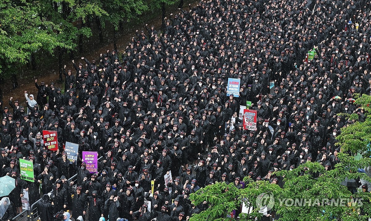 삼성전자 노조, 55년 만에 첫 총파업 돌입…모든 생산 라인에 영향 예상