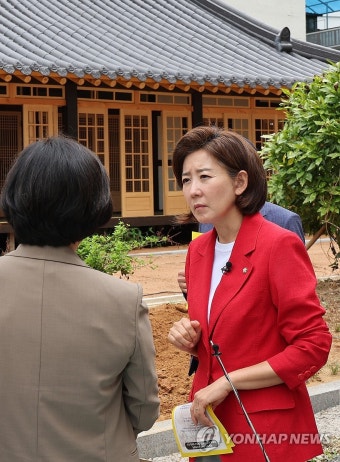 정율성 공원 현장 찾은 나경원 국힘 대표 후보