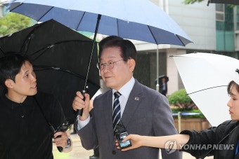 재판 출석하는 이재명 대표