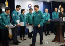 퇴장하는 조규홍 장관