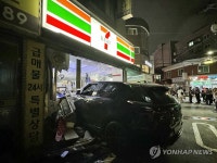 서울 강북 수유동 편의점으로 돌진한 차량