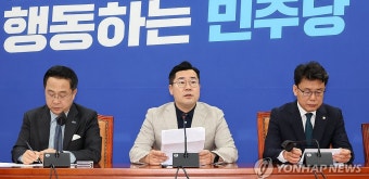 원내대책회의서 발언하는 박찬대 당대표 직무대행 겸 원내대표