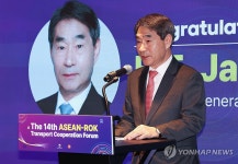 축사하는 김재신 사무총장