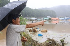 대전충남 시간당 100㎜ 폭우에 곳곳 잠기고 무너져…2명 숨져(종합)