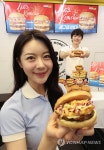 김치 버거 2종 출시하는 노브랜드 버거