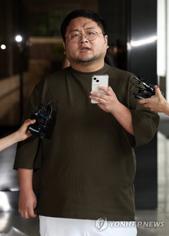 유투버 쯔양 협박 의혹 구제역, 검찰 자진 출석