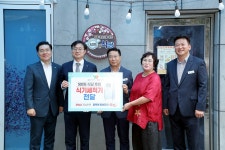 BNK경남은행, 진해 500원 식당 식기세척기 기탁…급식 도움