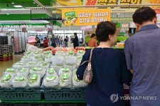 농협유통, 집중호우 피해 농산물 특별할인 행사 진행