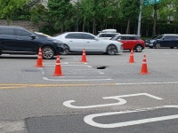 경복궁역 인근 가로 40㎝·깊이 70㎝ 도로파임…2개 차로 통제