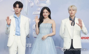SBS가요대전 서머 MC 도영-안유진-연준