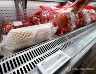장마피해 농산물 가격 급등...대형마트 유이한 배