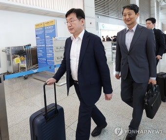 출국하는 체코원전 특사단