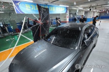 지하주차장서 진행되는 전기차 화재 대응 모의훈련