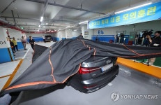 지하주차장서 진행되는 전기차 화재 대응 모의훈련